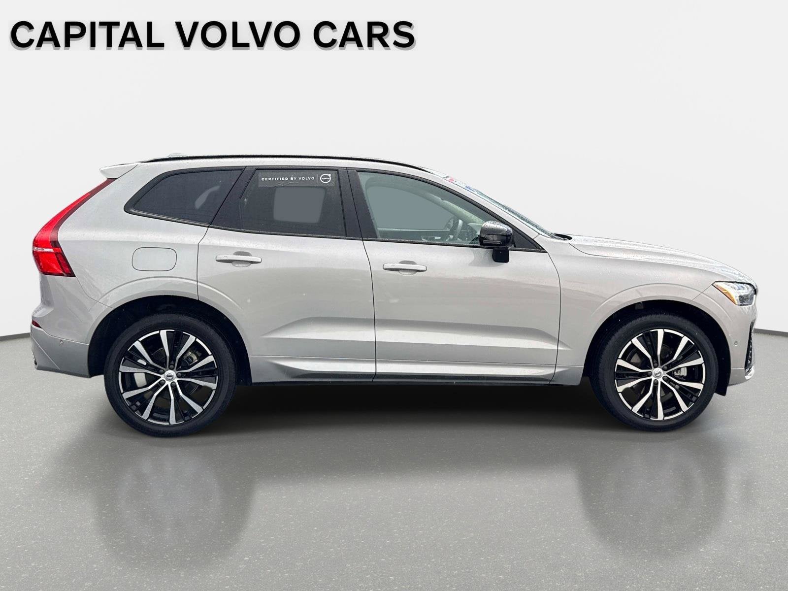 2024 Volvo XC60 Plus Dark Theme