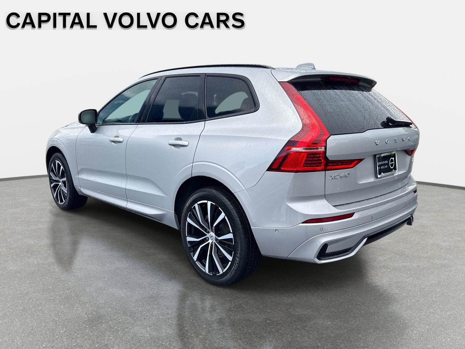 2024 Volvo XC60 Plus Dark Theme