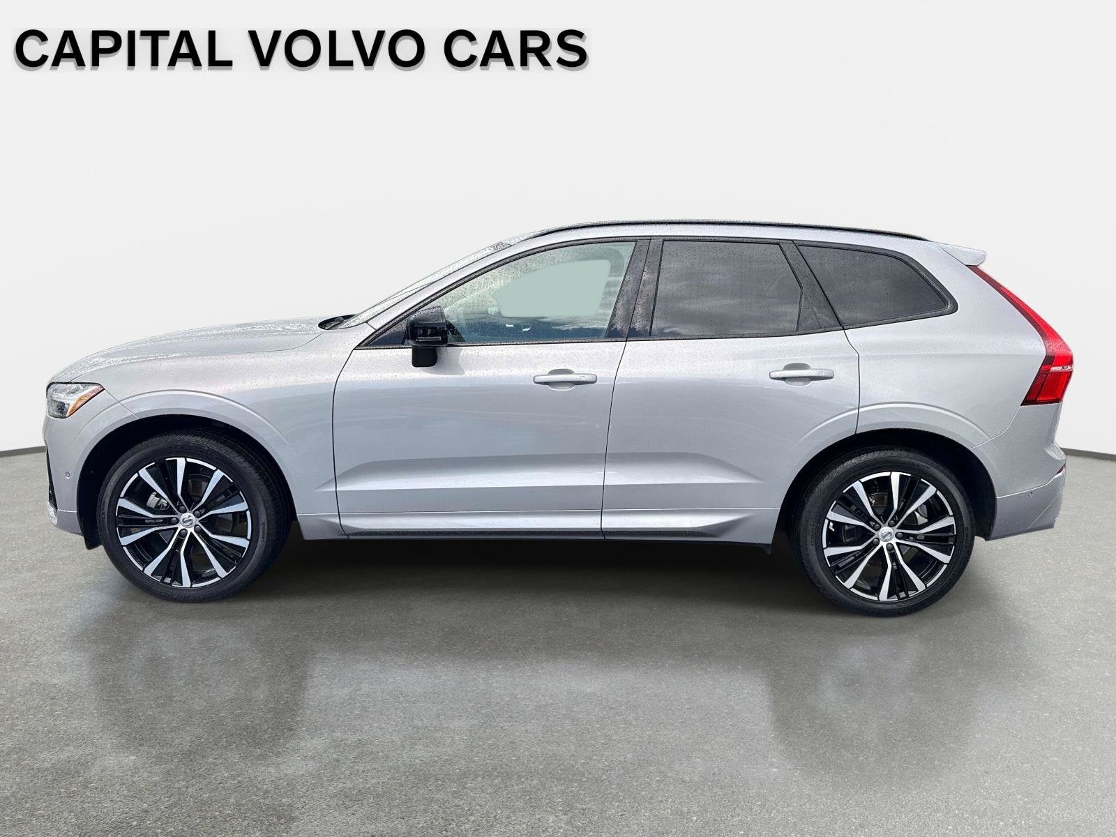 2024 Volvo XC60 Plus Dark Theme
