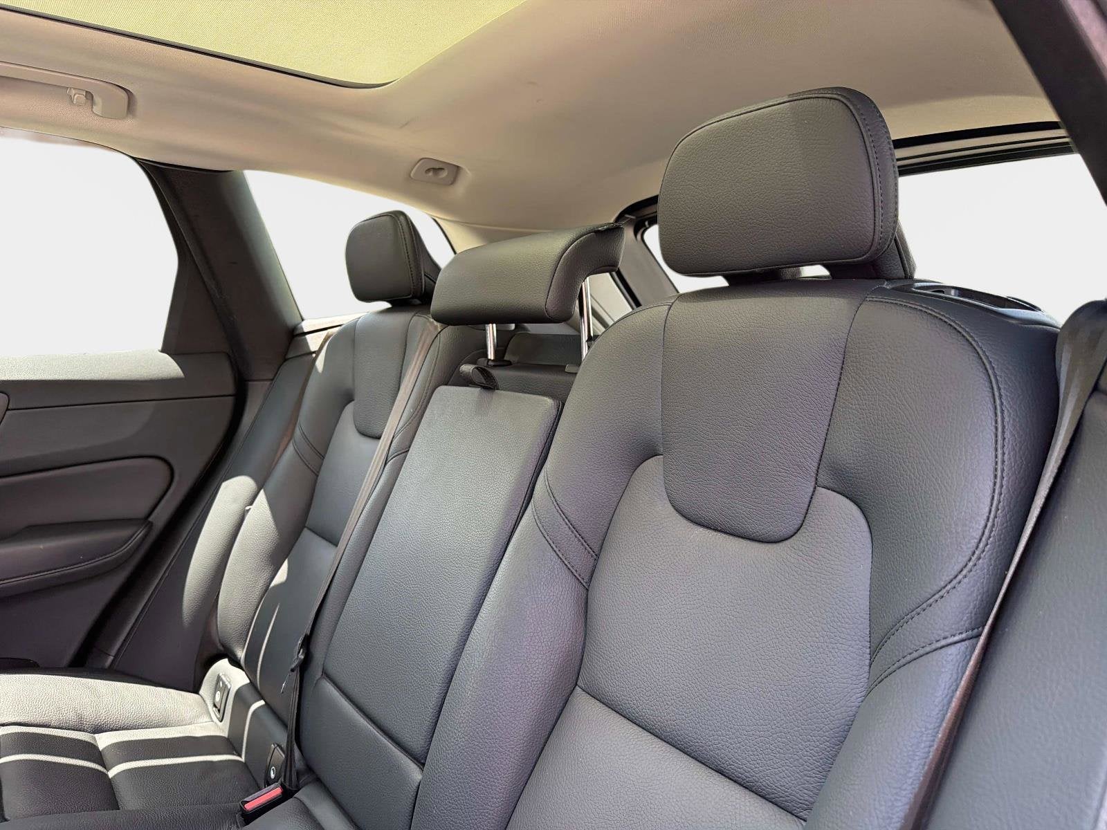 2024 Volvo XC60 Plus Dark Theme