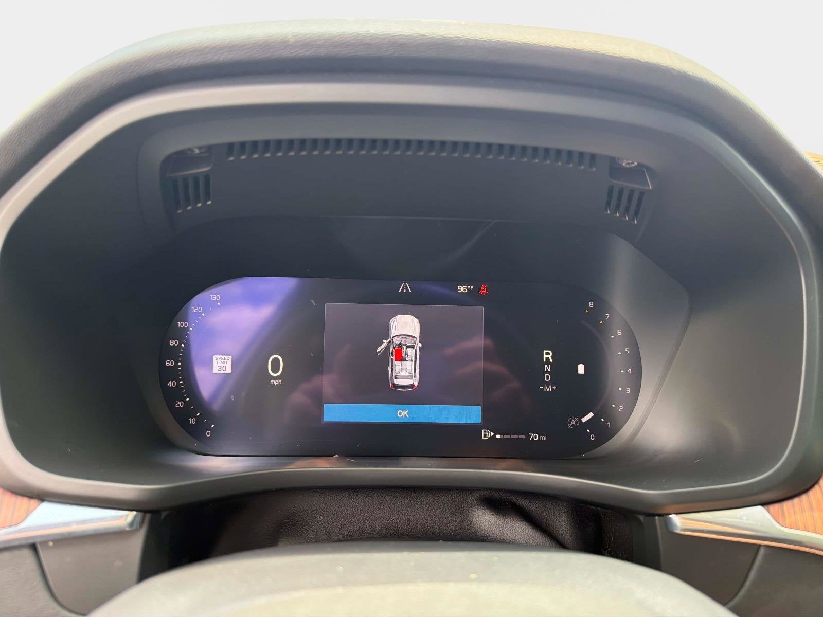 2024 Volvo XC60 Plus Dark Theme