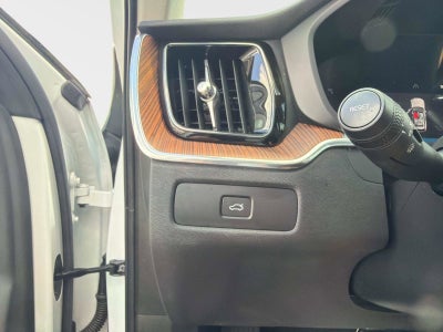 2024 Volvo XC60 Plus Dark Theme