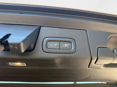 2024 Volvo XC60 Ultimate Dark Theme