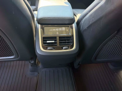 2024 Volvo XC60 Ultimate Dark Theme
