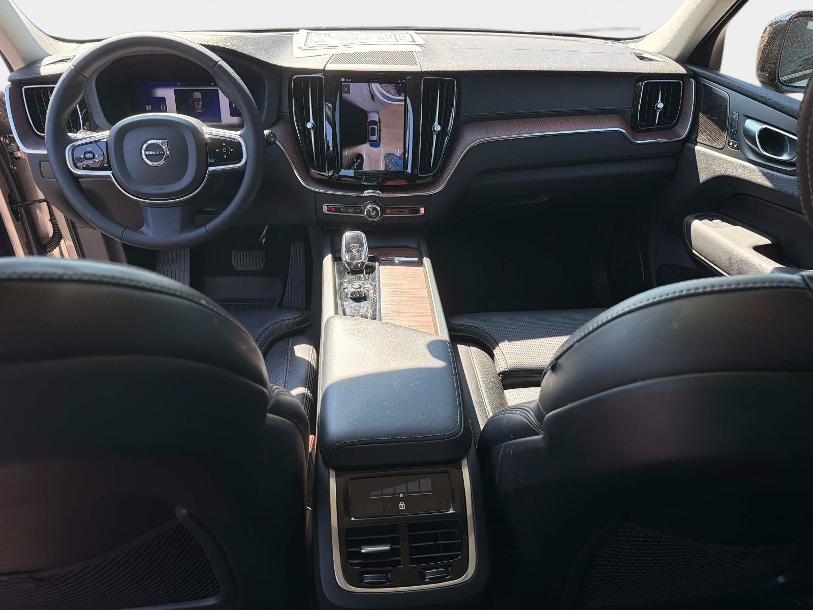 2024 Volvo XC60 Ultimate Dark Theme