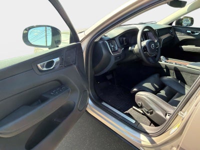 2024 Volvo XC60 Ultimate Dark Theme