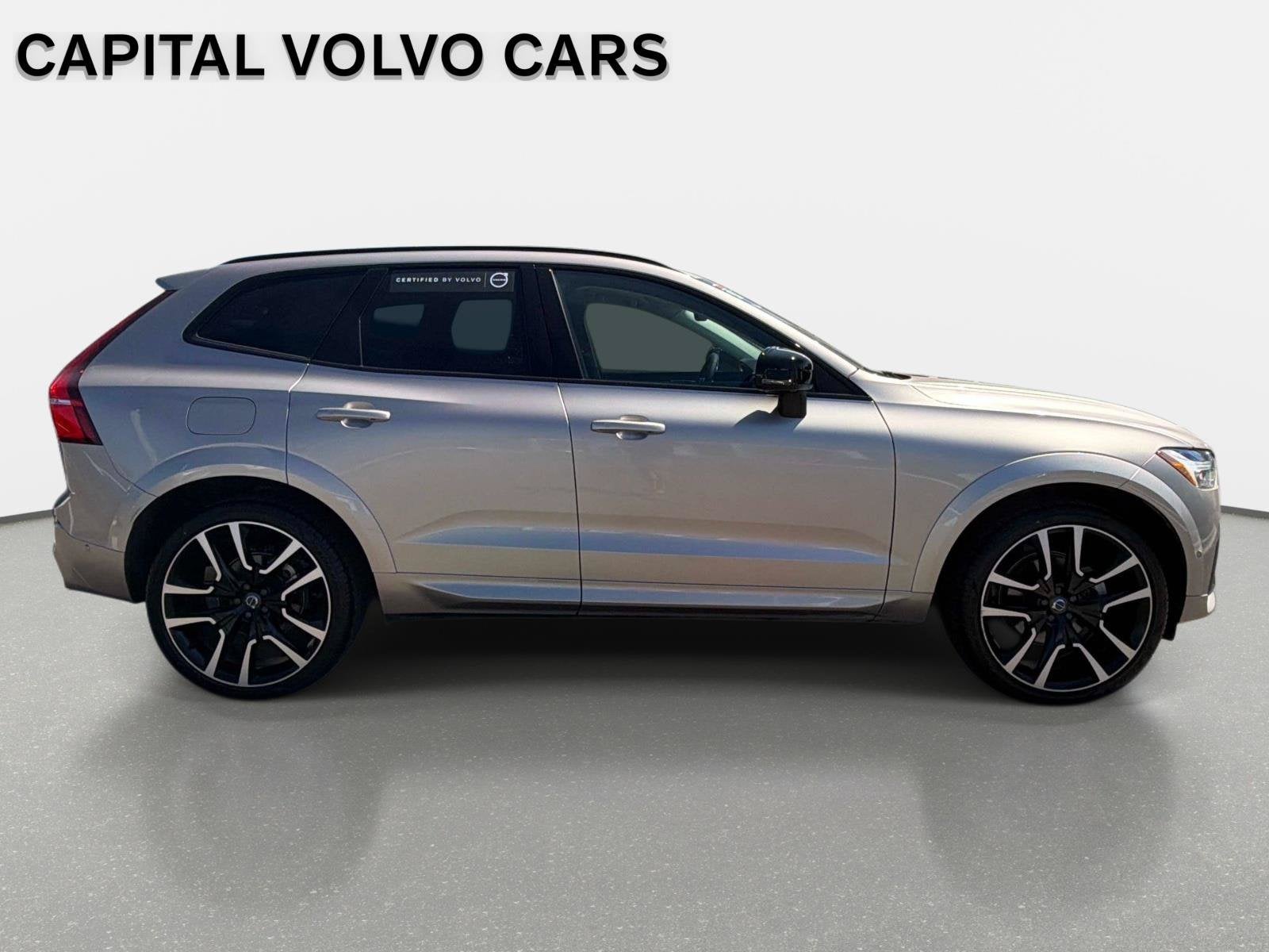 2024 Volvo XC60 Ultimate Dark Theme