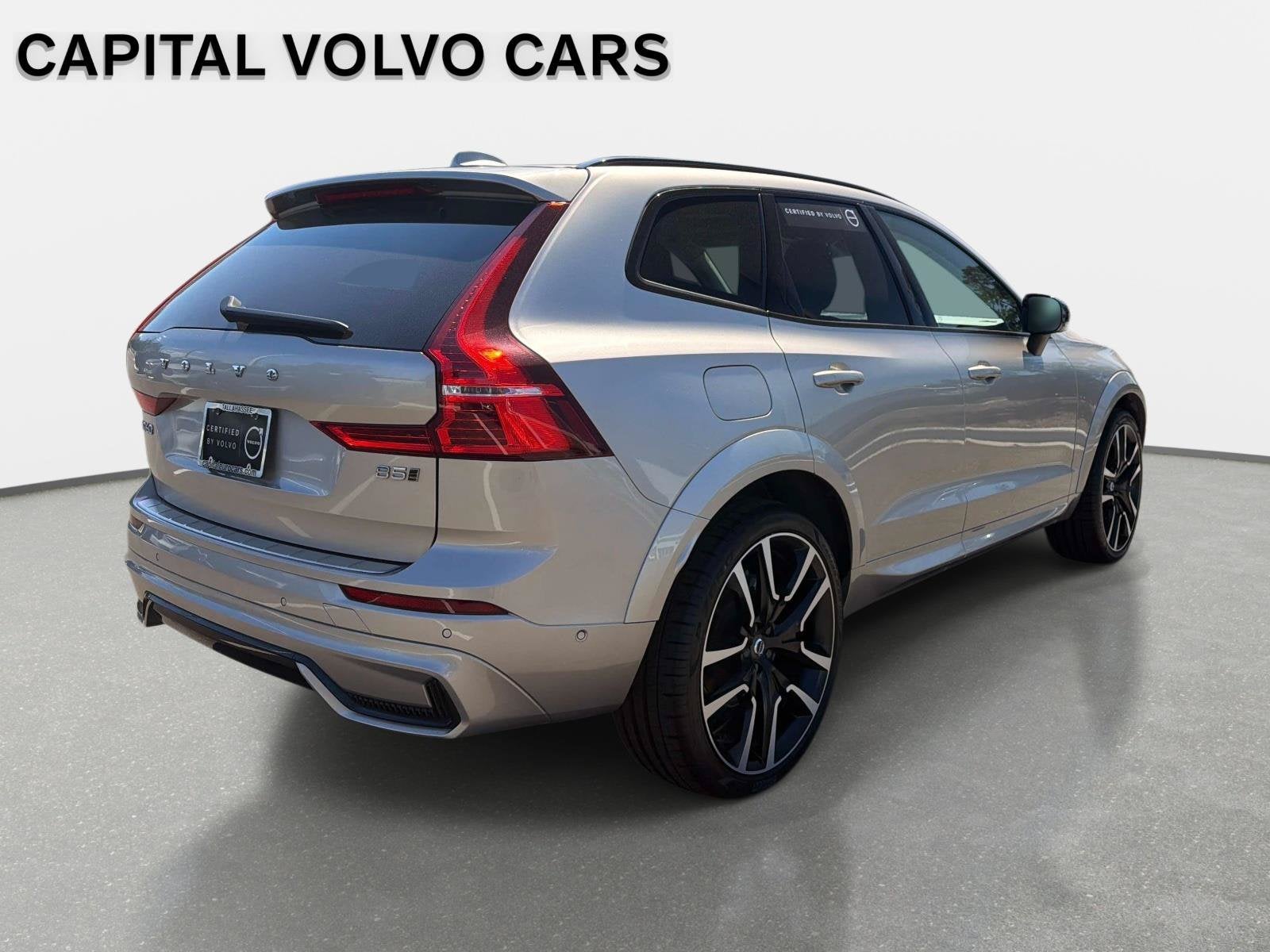 2024 Volvo XC60 Ultimate Dark Theme