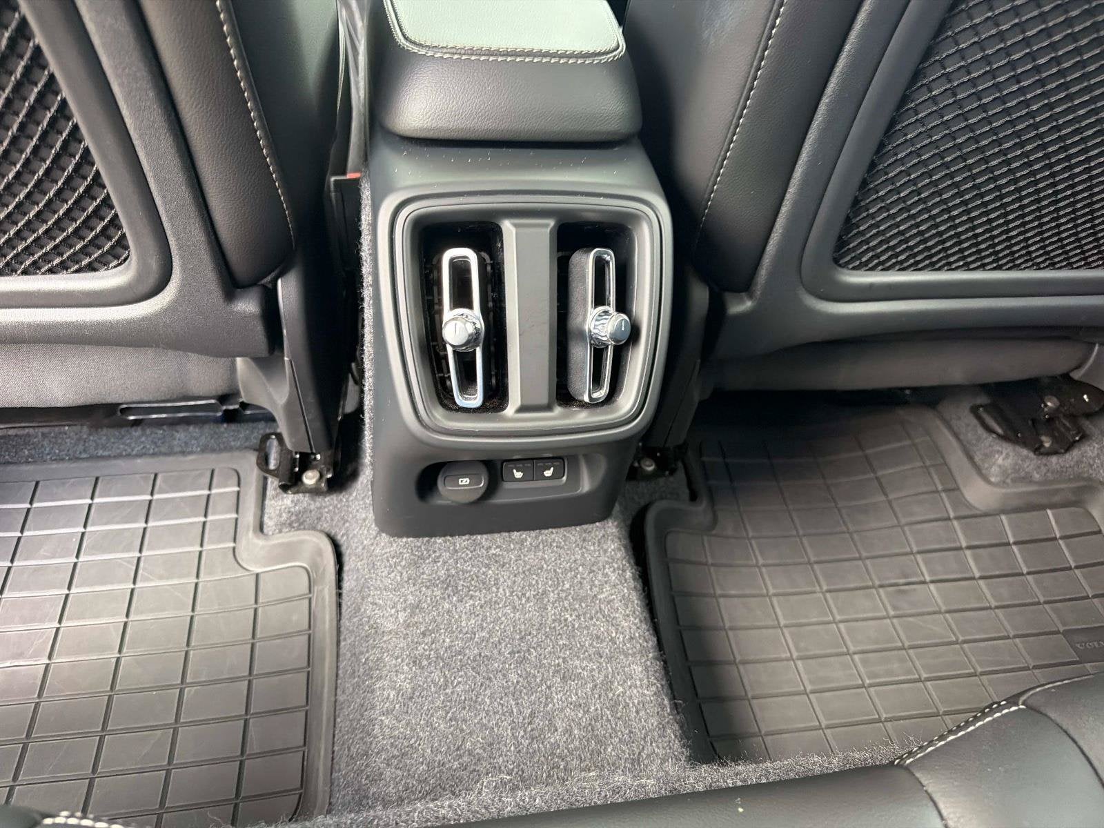2026 Volvo XC40 Plus