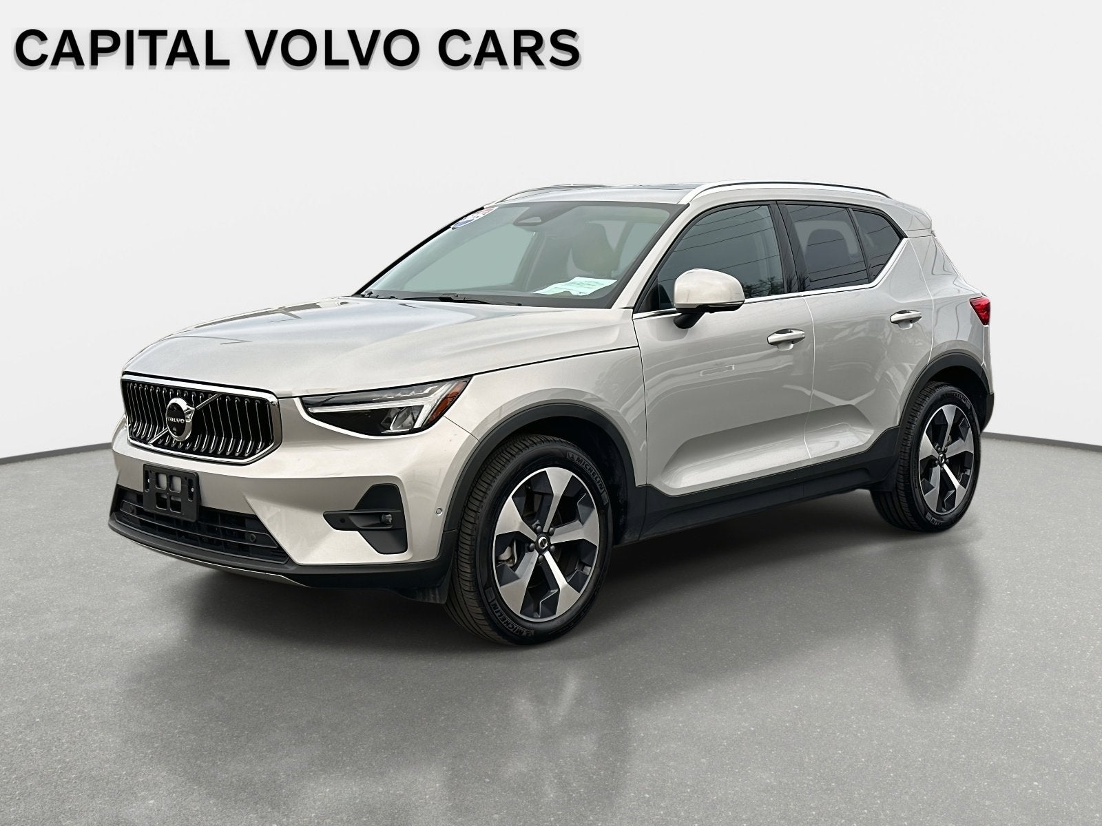 2025 Volvo XC40 Plus Bright Theme