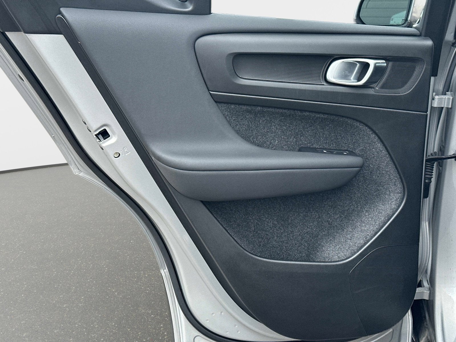 2025 Volvo XC40 Plus Bright Theme