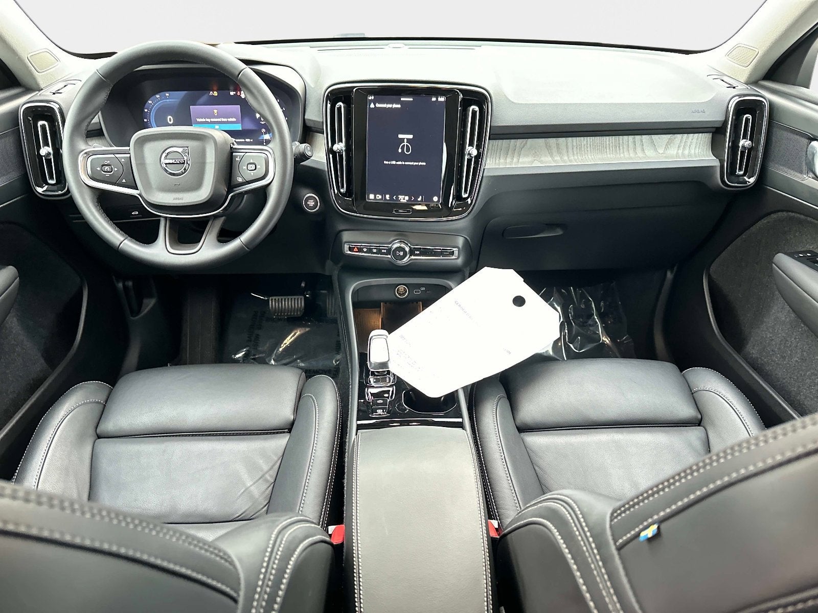 2025 Volvo XC40 Plus Bright Theme