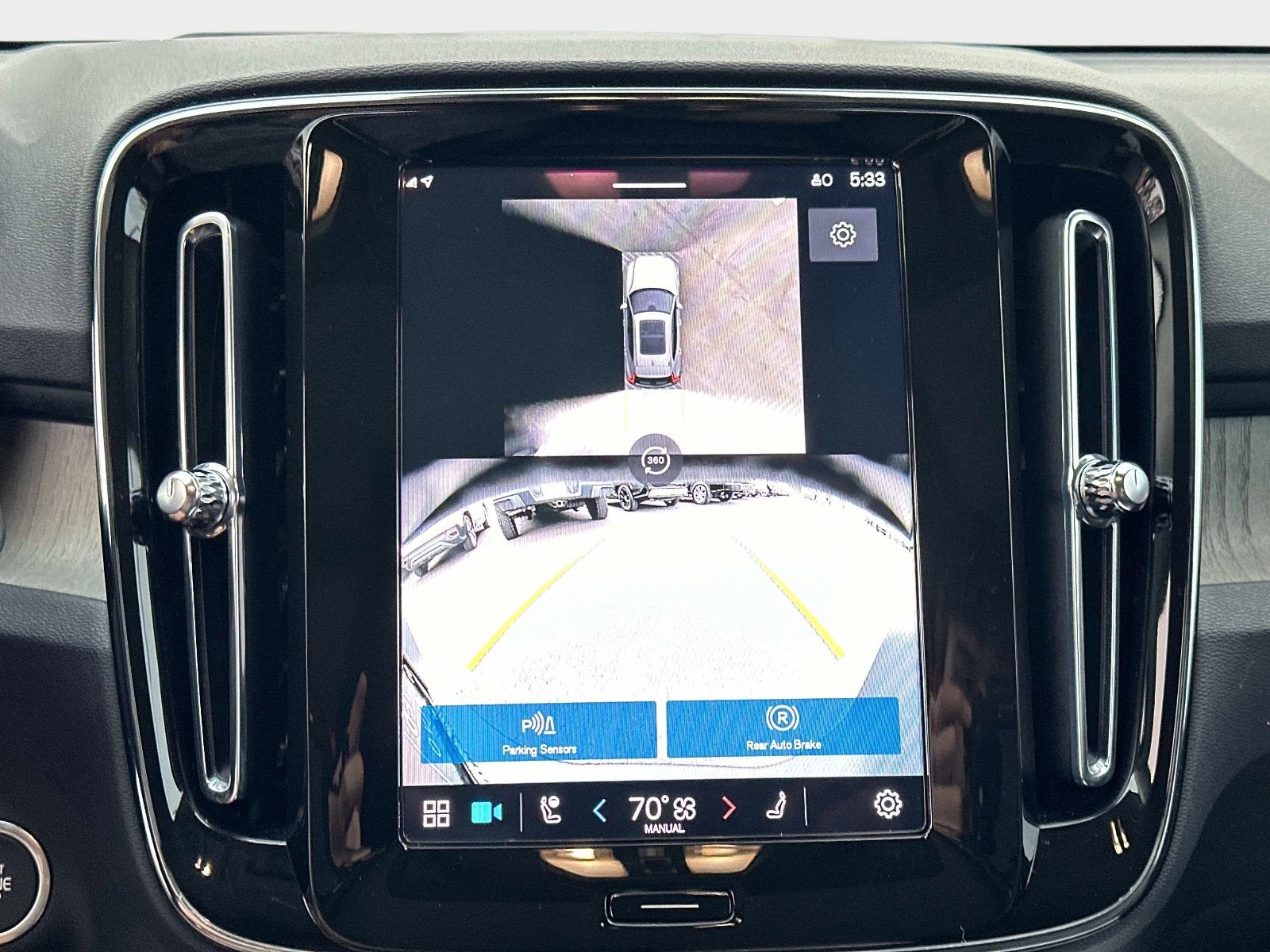 2025 Volvo XC40 Plus Bright Theme