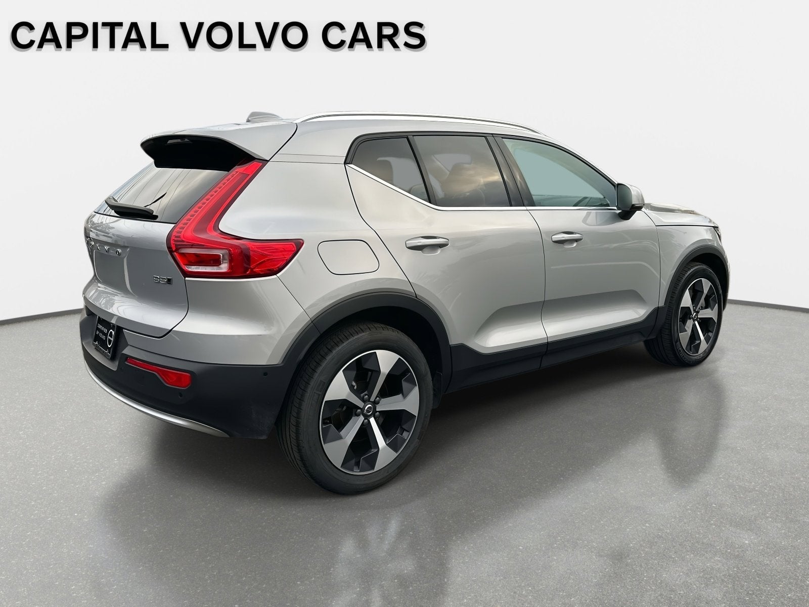2025 Volvo XC40 Plus Bright Theme