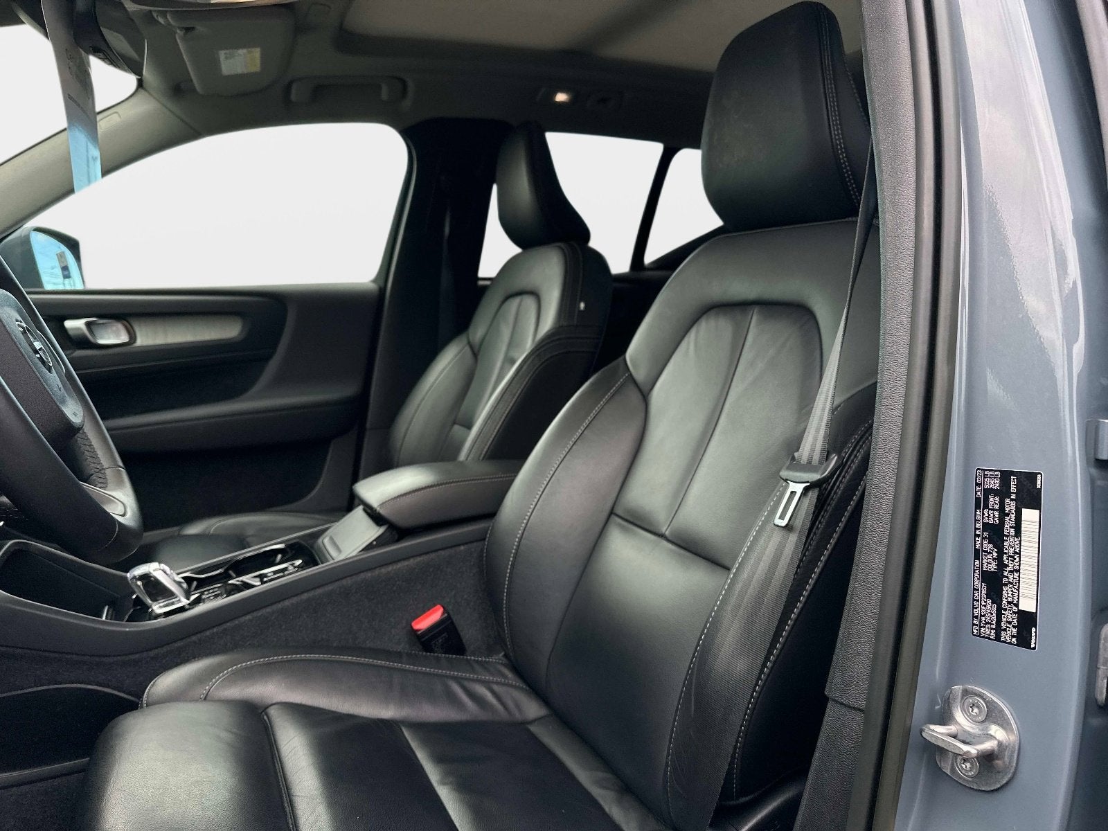 2023 Volvo XC40 Ultimate Bright Theme