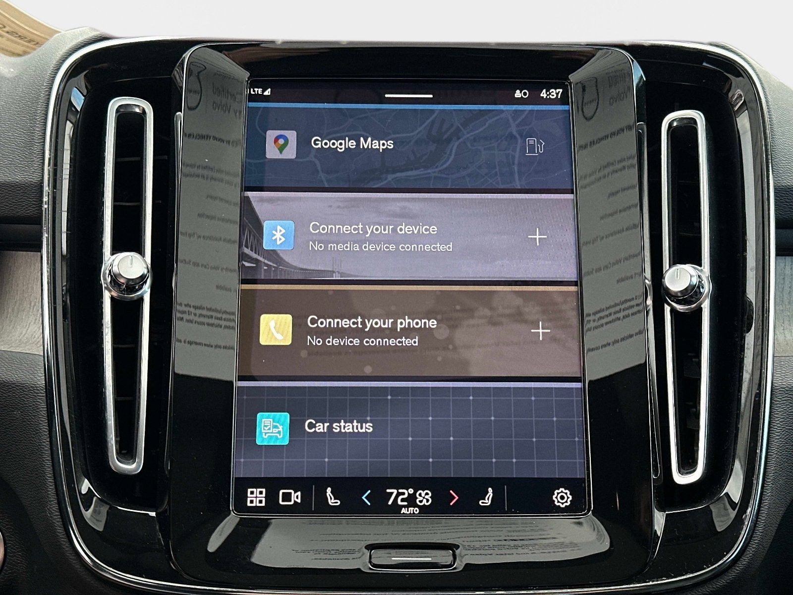 2023 Volvo XC40 Ultimate Bright Theme