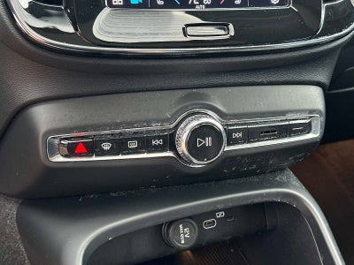 2023 Volvo XC40 Ultimate Bright Theme