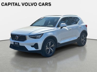 2025 Volvo XC40 Core Bright Theme
