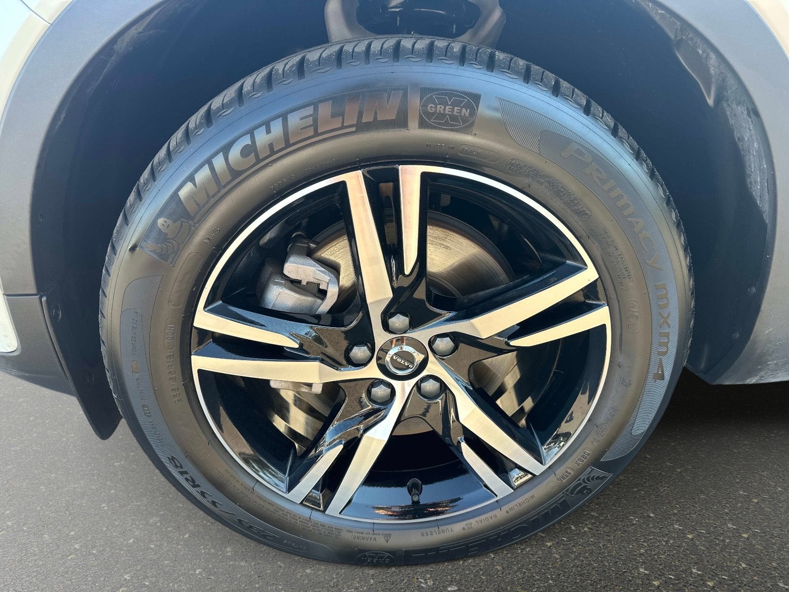 2025 Volvo XC40 Core Bright Theme