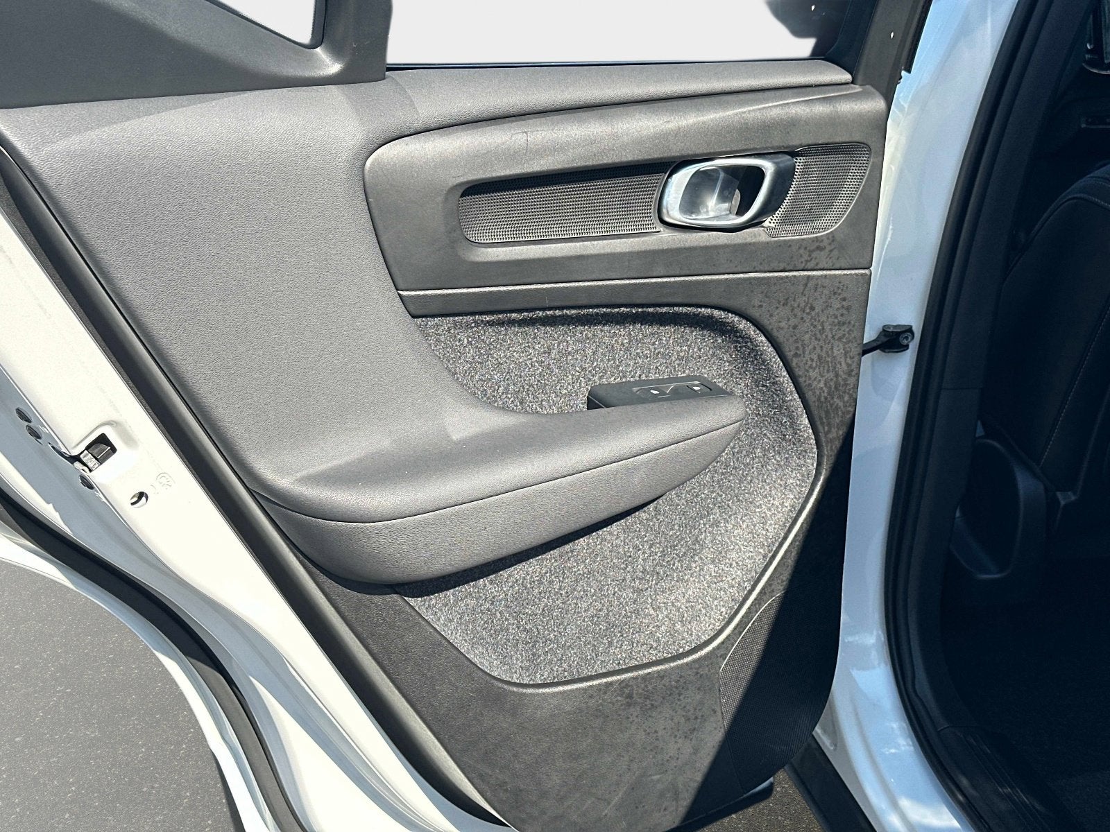 2025 Volvo XC40 Core Bright Theme