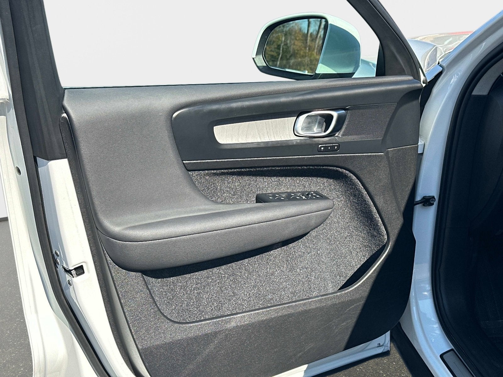 2025 Volvo XC40 Core Bright Theme