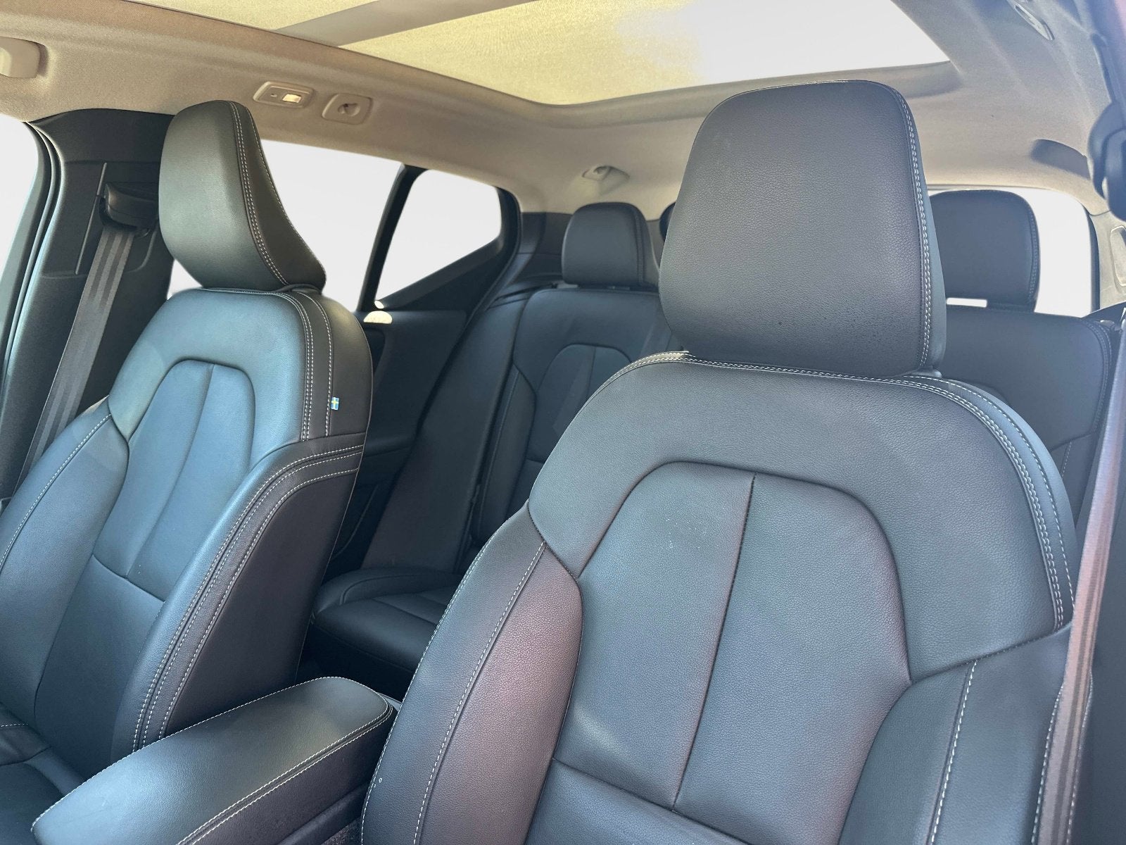 2025 Volvo XC40 Core Bright Theme