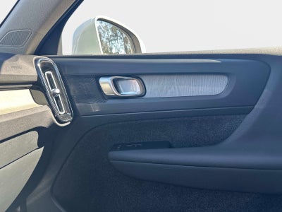 2025 Volvo XC40 Core Bright Theme