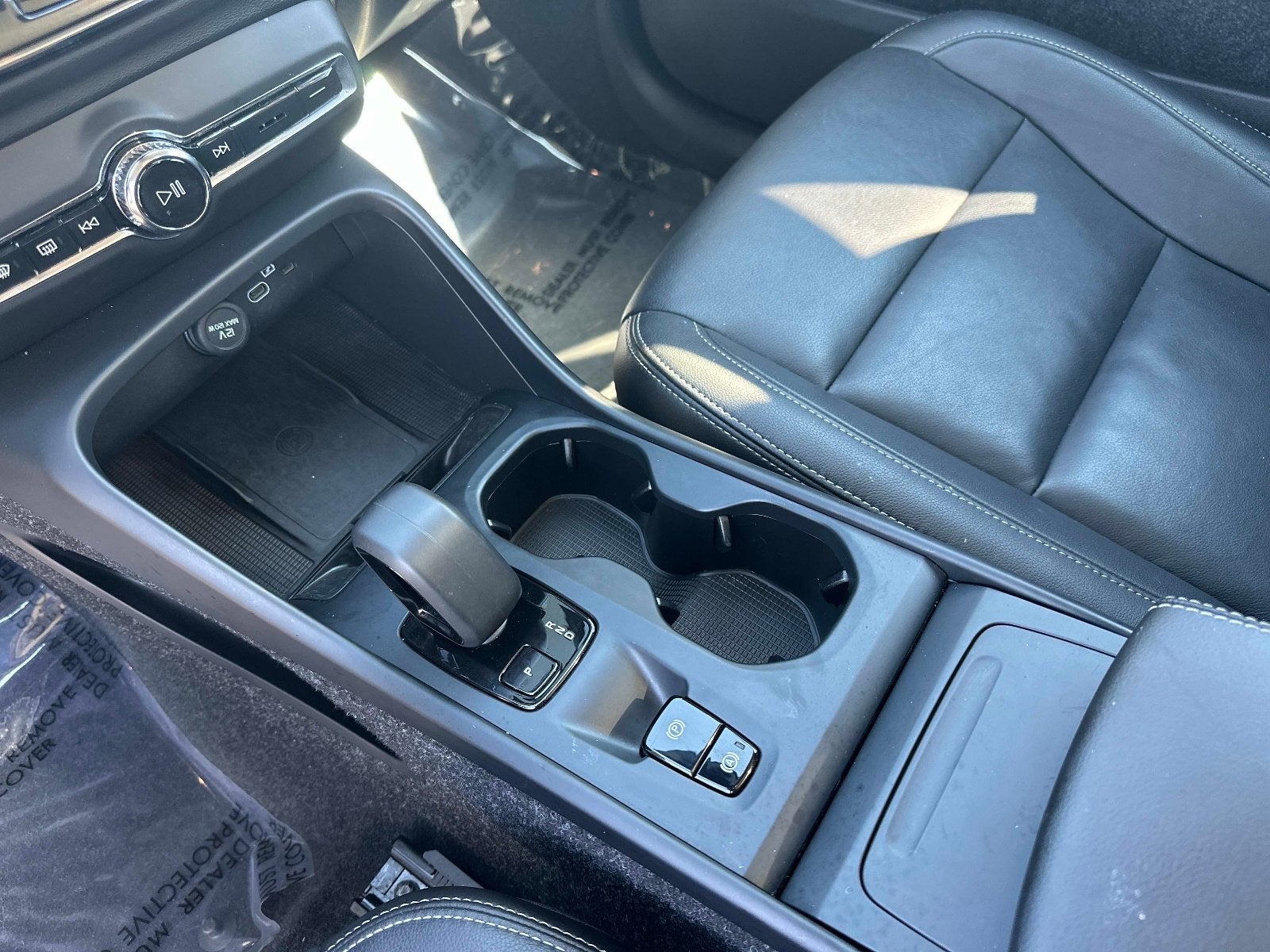 2025 Volvo XC40 Core Bright Theme