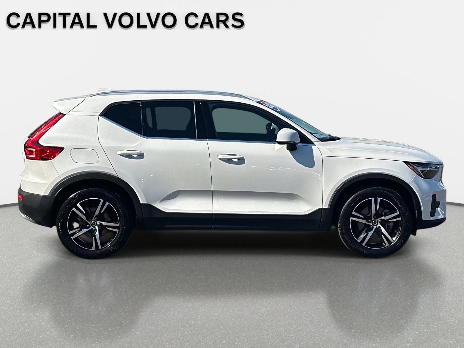 2025 Volvo XC40 Core Bright Theme