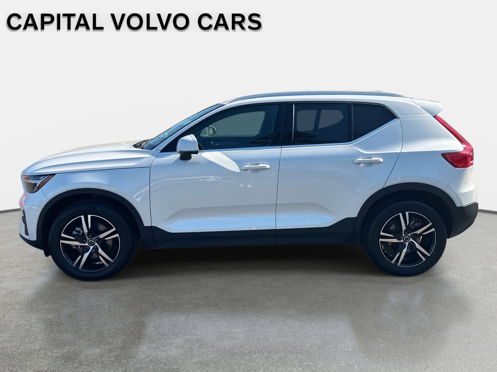 2025 Volvo XC40 Core Bright Theme
