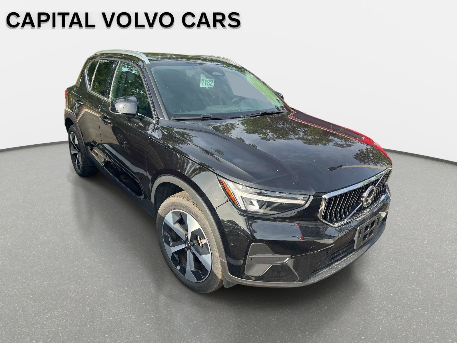 2025 Volvo XC40 Core Bright Theme