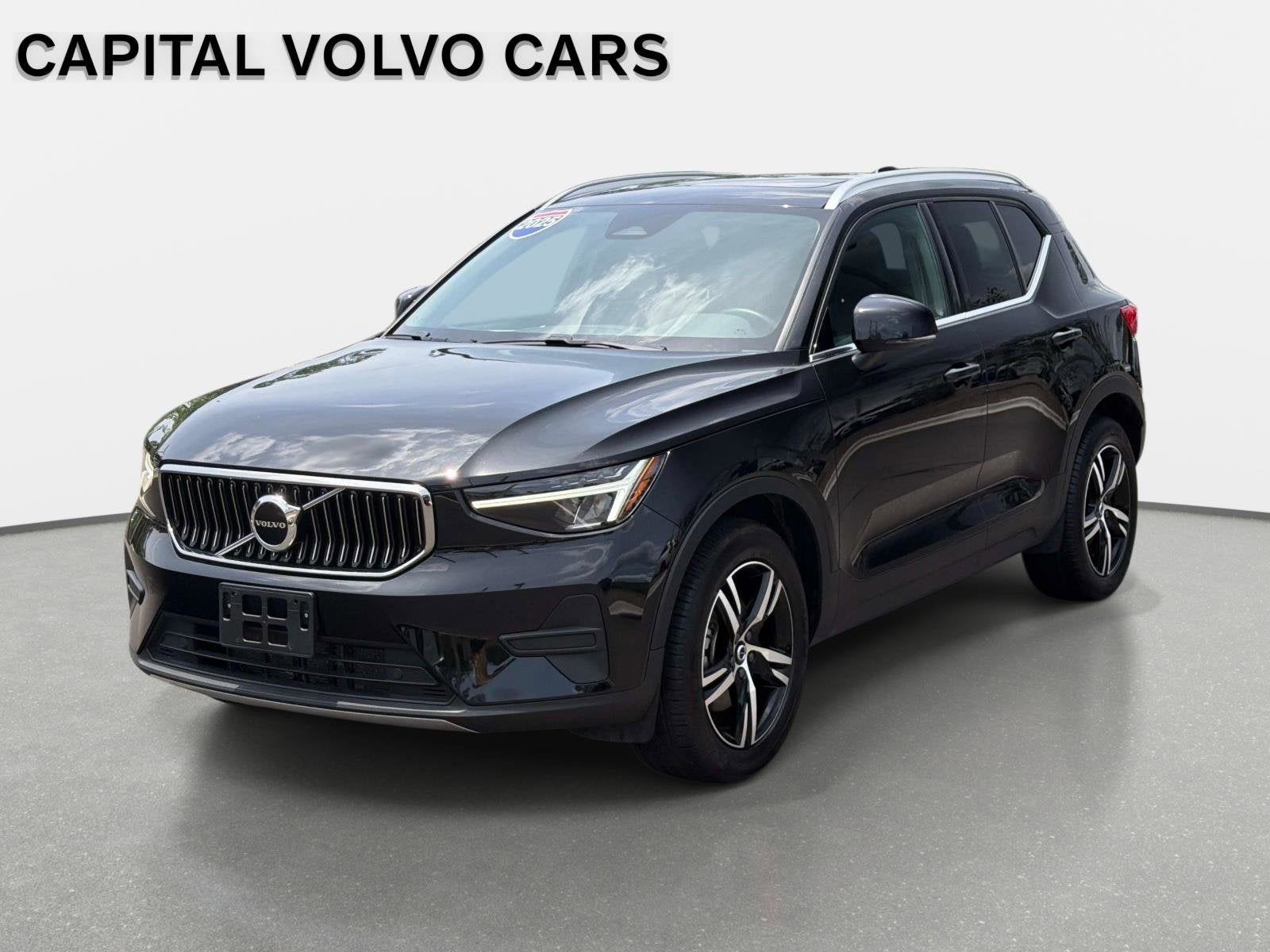 2025 Volvo XC40 Core Bright Theme