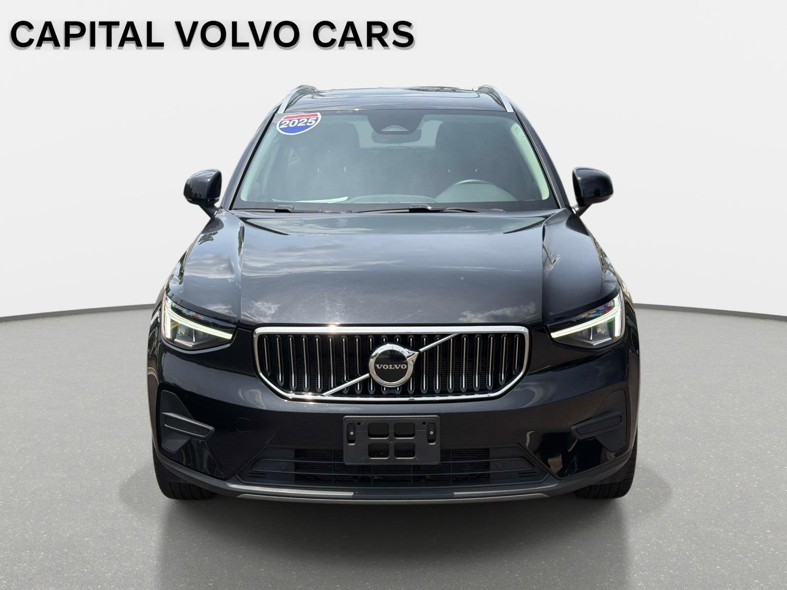 2025 Volvo XC40 Core Bright Theme