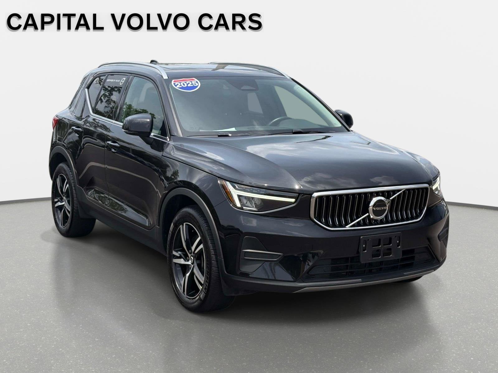 2025 Volvo XC40 Core Bright Theme