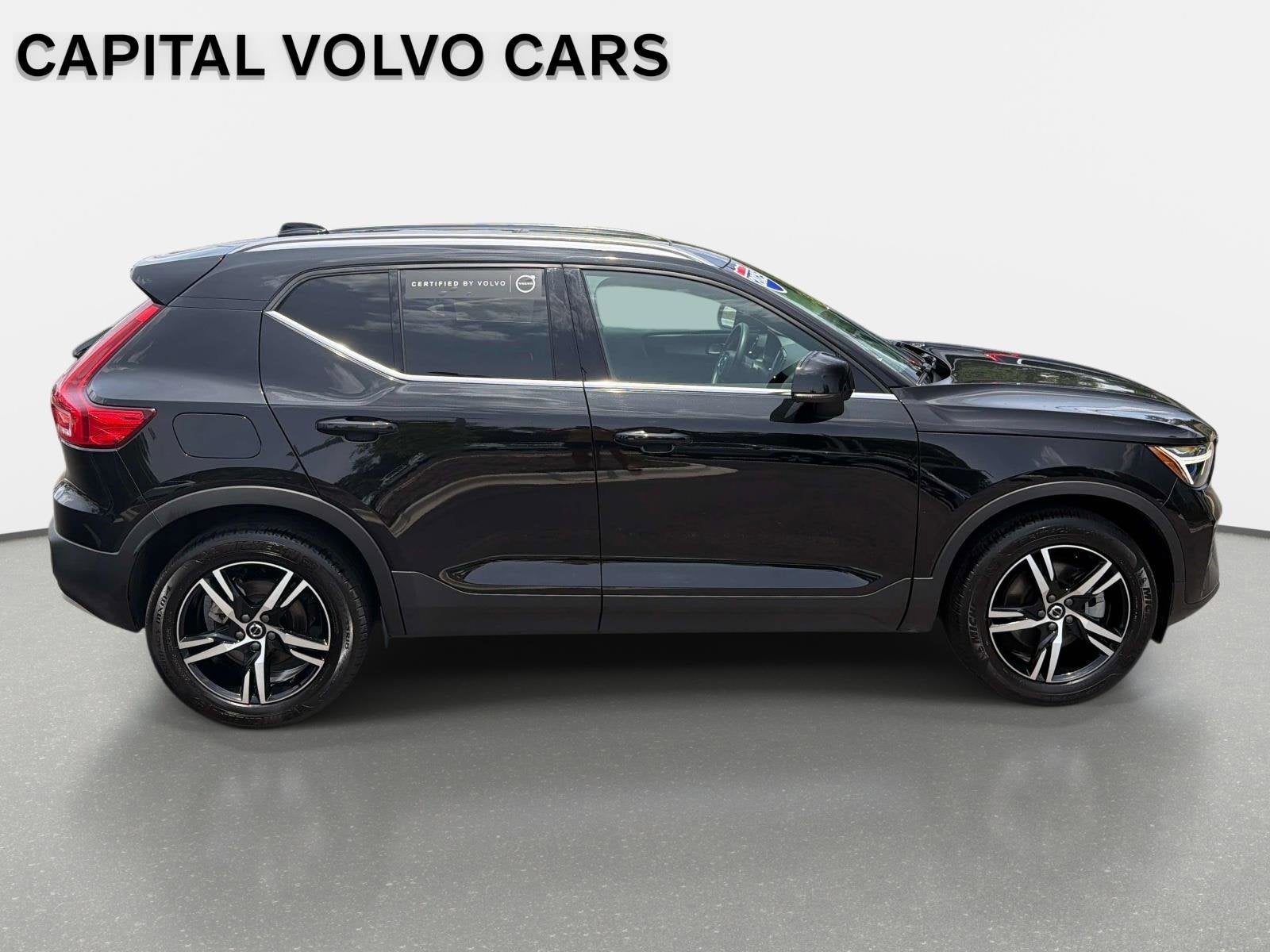 2025 Volvo XC40 Core Bright Theme
