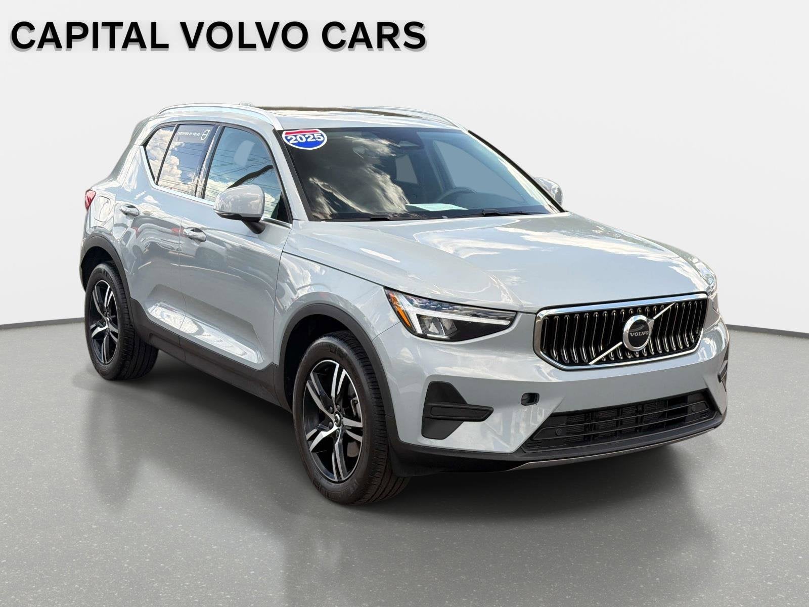 2025 Volvo XC40 Core Bright Theme