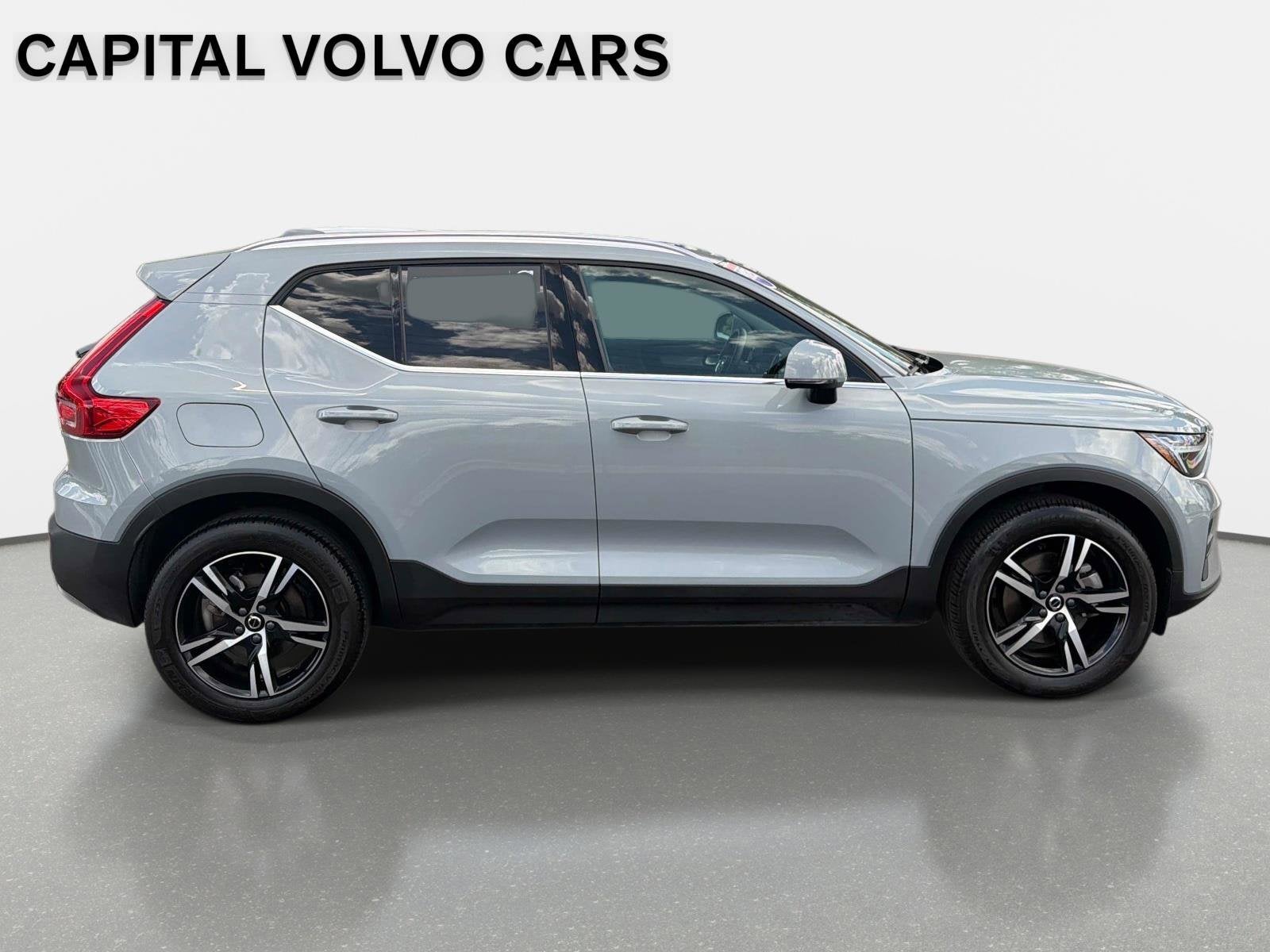2025 Volvo XC40 Core Bright Theme