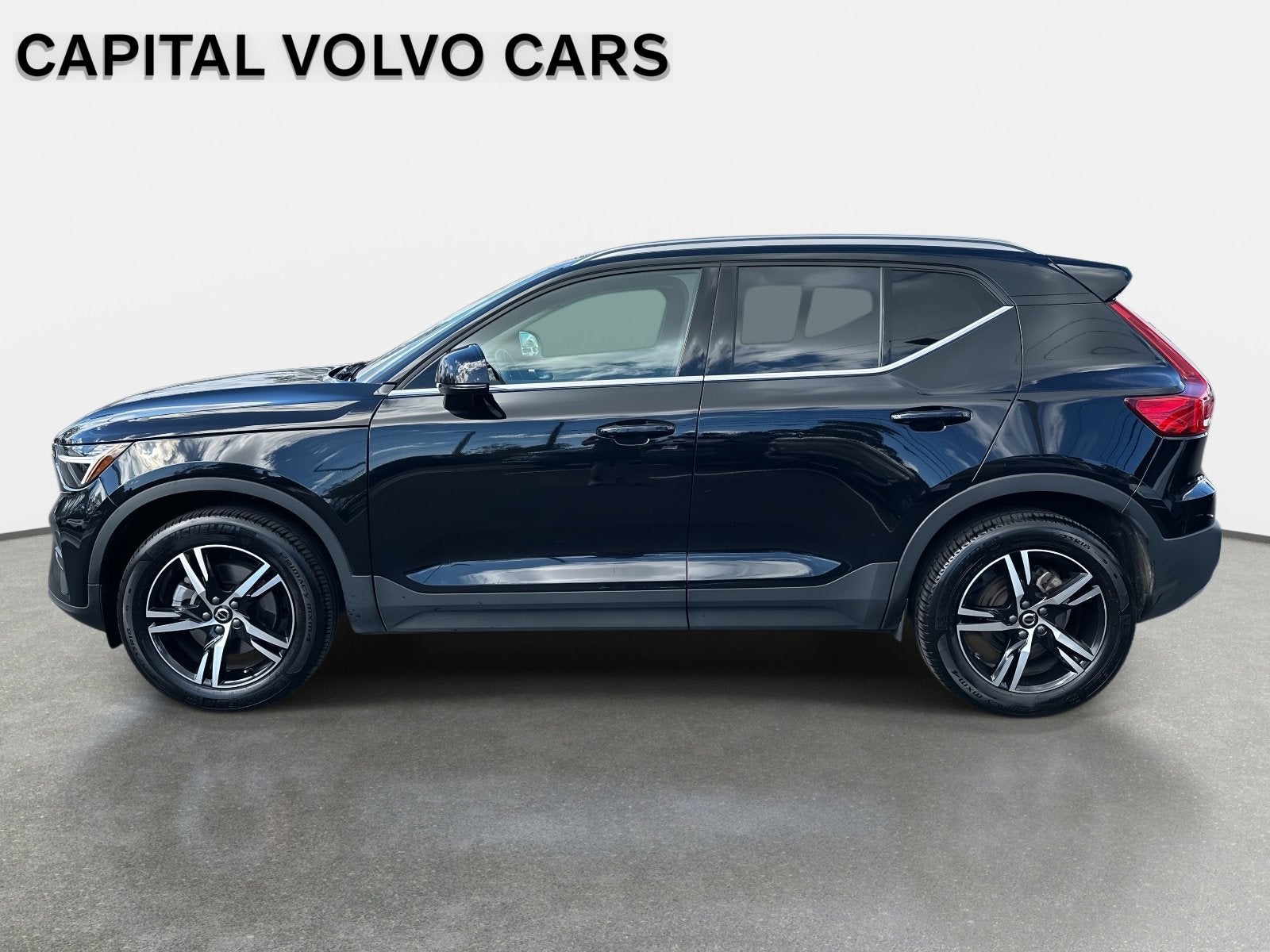 2025 Volvo XC40 Core Bright Theme