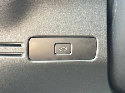 2025 Volvo XC40 Core Bright Theme