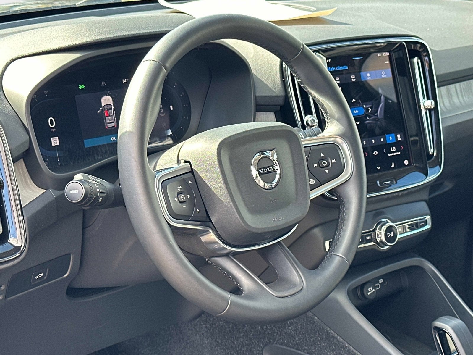 2025 Volvo XC40 Core Bright Theme