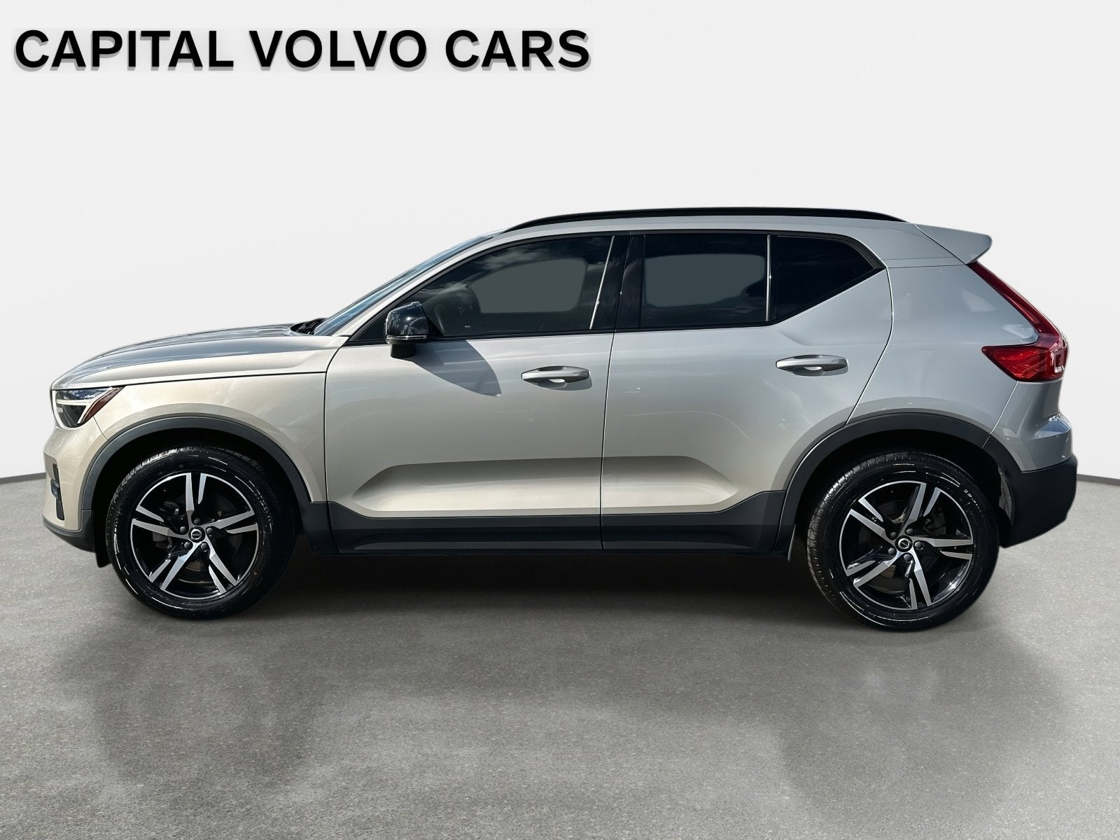 2023 Volvo XC40 Plus Dark Theme