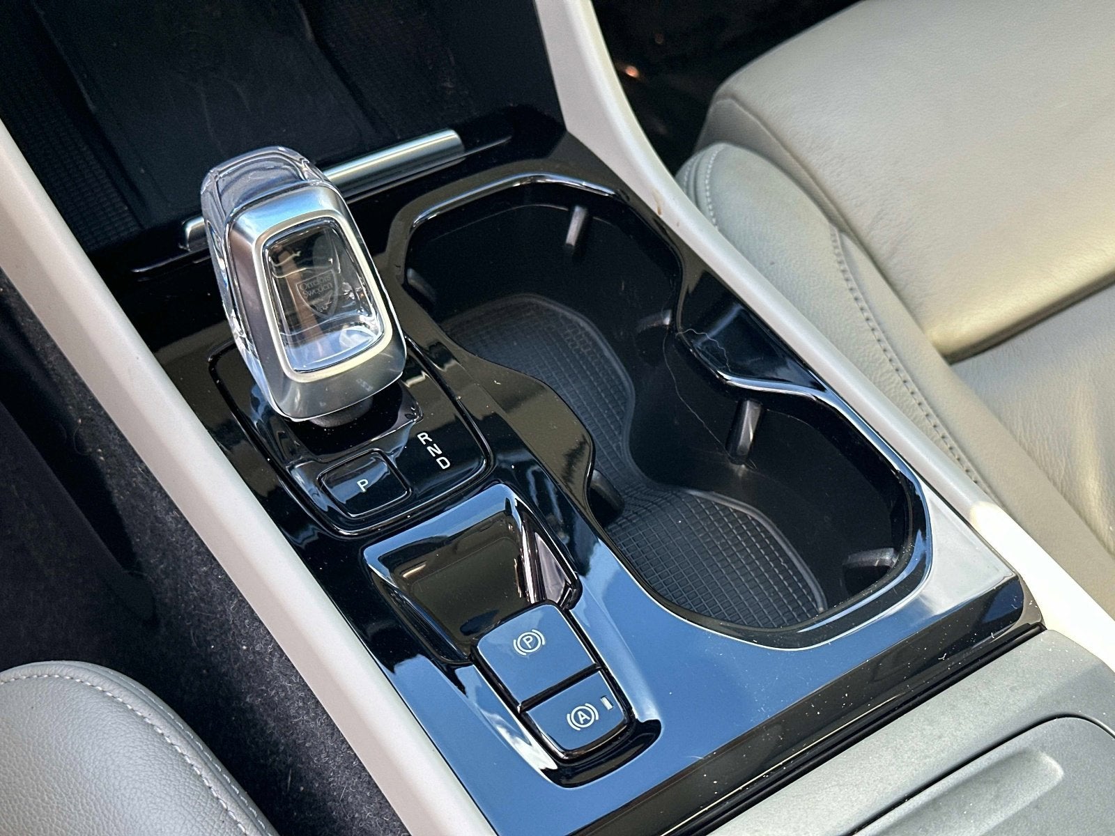 2023 Volvo XC40 Plus Dark Theme