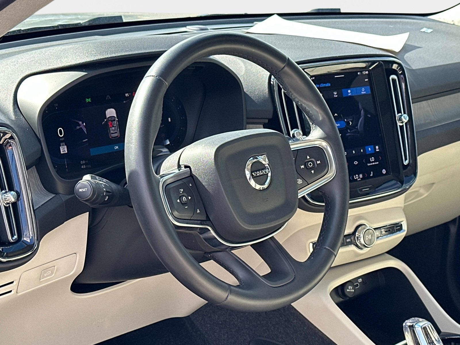 2023 Volvo XC40 Plus Dark Theme