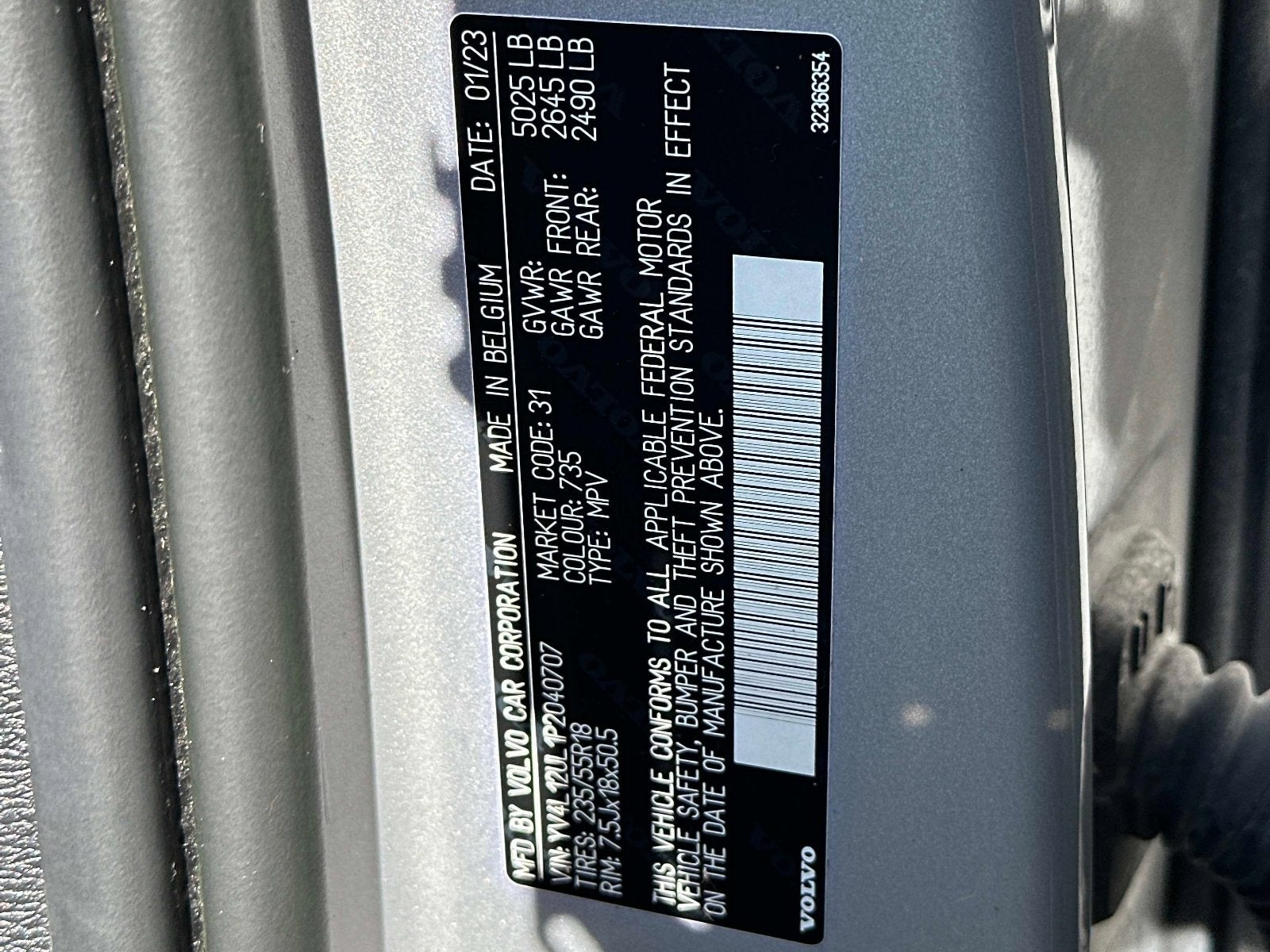 2023 Volvo XC40 Plus Dark Theme