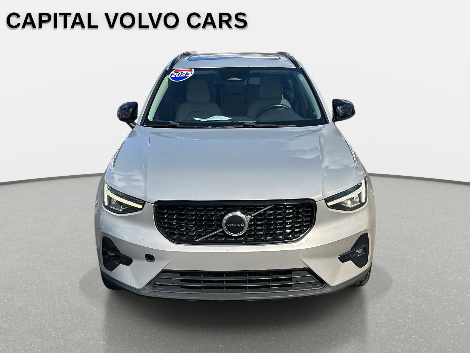 2023 Volvo XC40 Plus Dark Theme