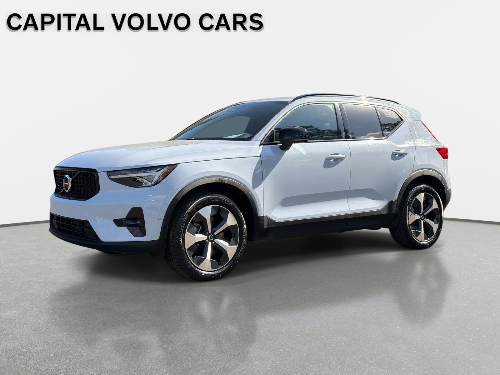 2024 Volvo XC40 Plus Dark Theme