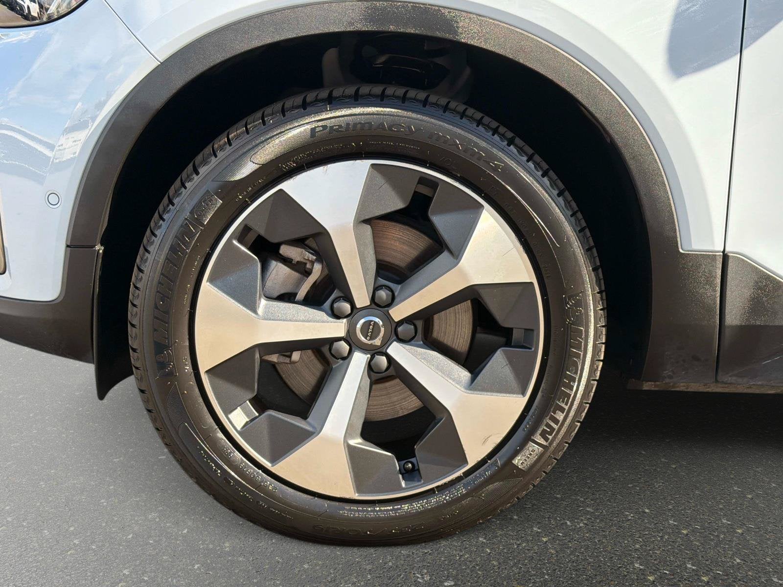 2024 Volvo XC40 Plus Dark Theme