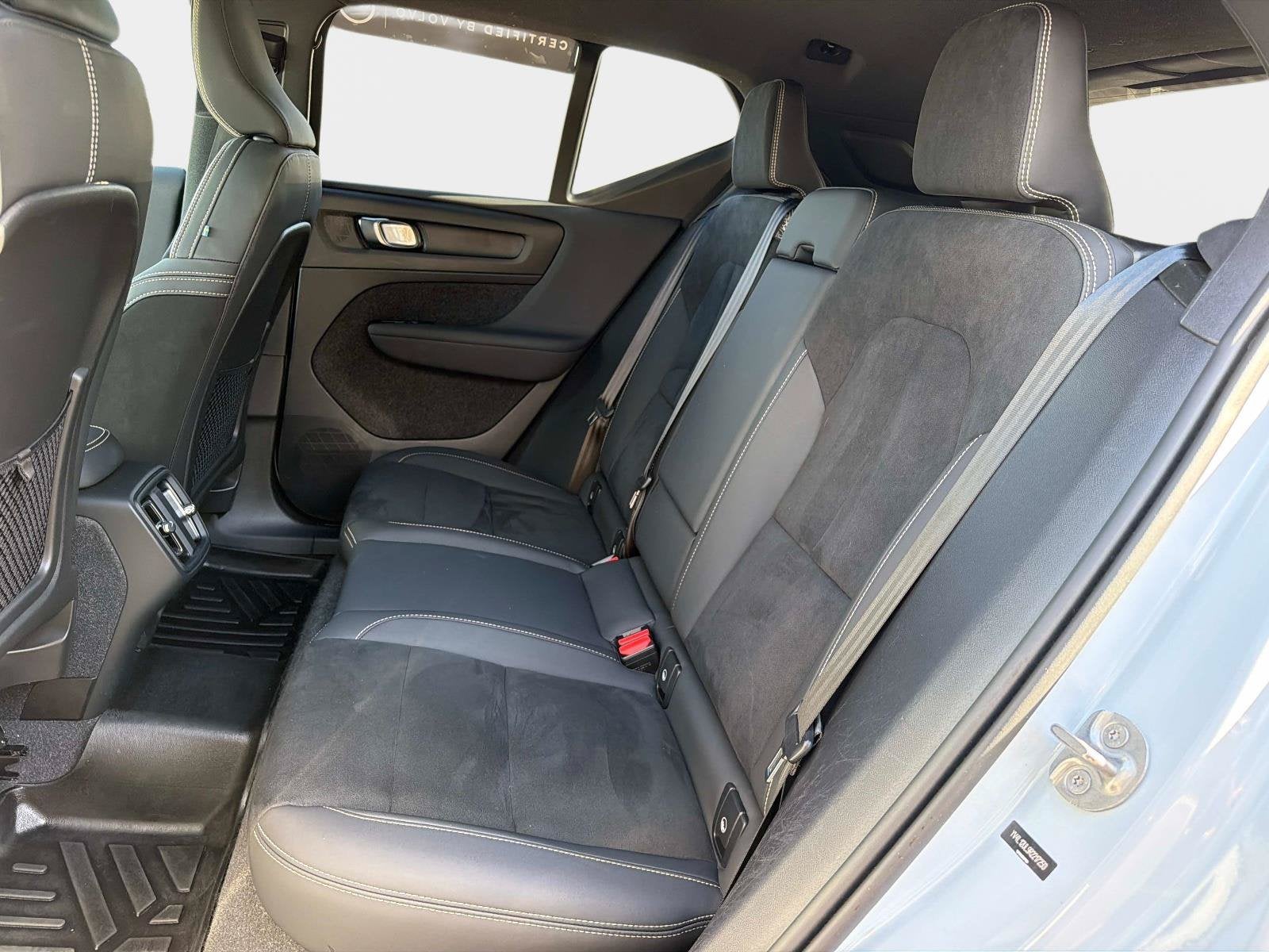 2024 Volvo XC40 Plus Dark Theme