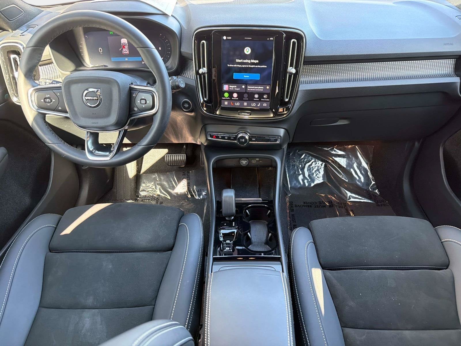 2024 Volvo XC40 Plus Dark Theme