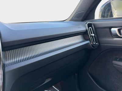 2024 Volvo XC40 Plus Dark Theme